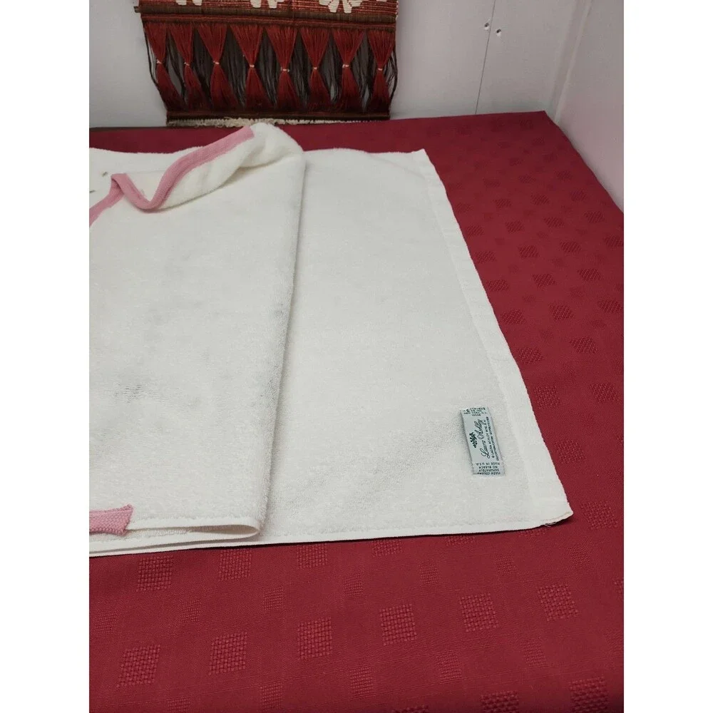 Vintage Laura Ashley By J.P. Stevens Bath Towel Floral Motif Pink Scalloped Edge